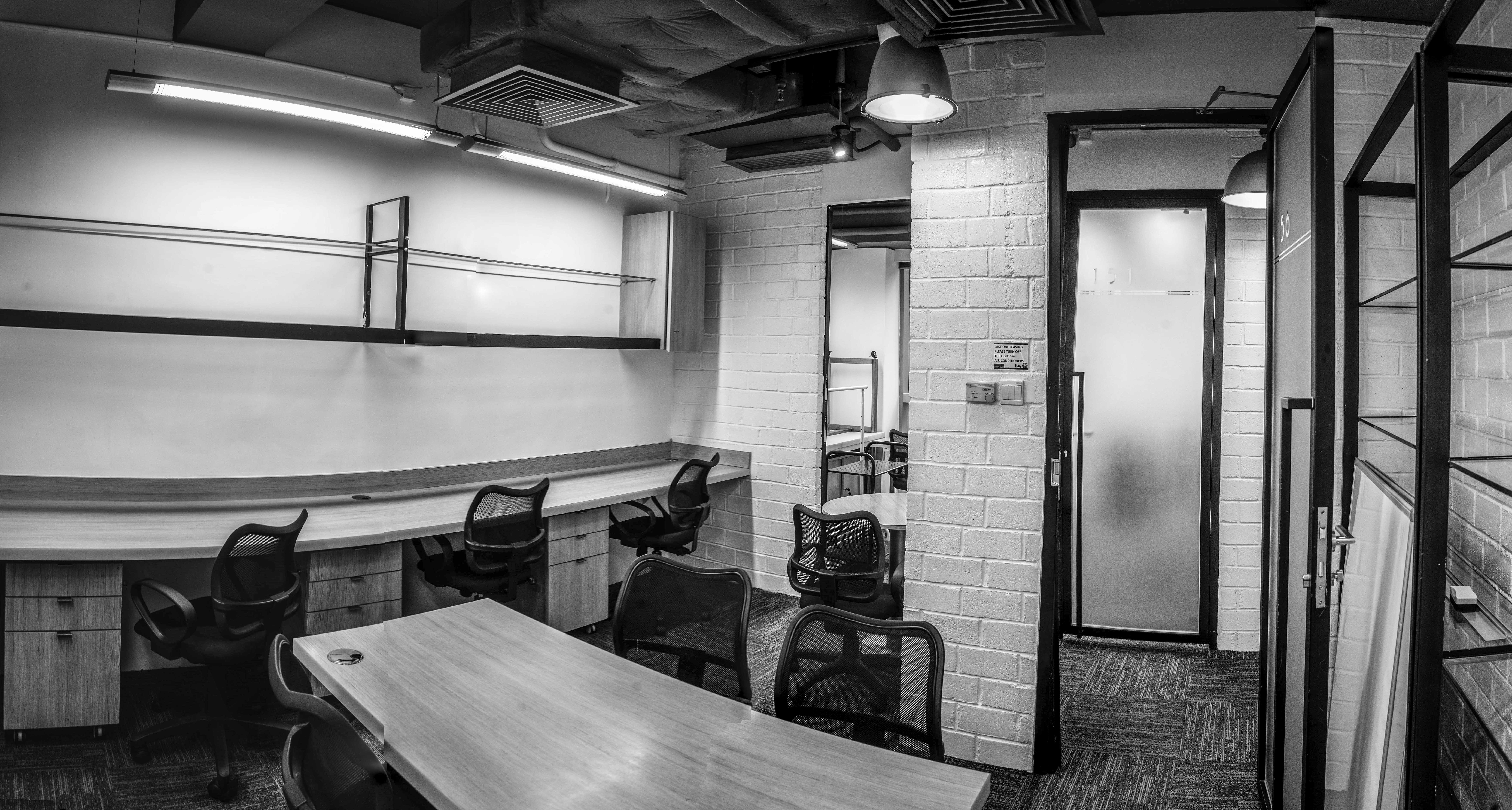 Somptueux Central - 5 person office